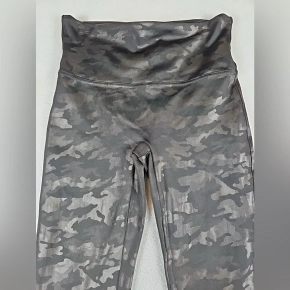 NWOT SPANX Faux Leather High Rise Camo Leggings- Size Large - Picture 5 of 8
